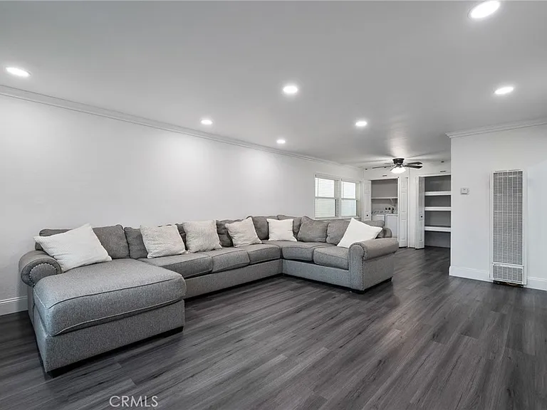 2023 Border Ave — Photo 10