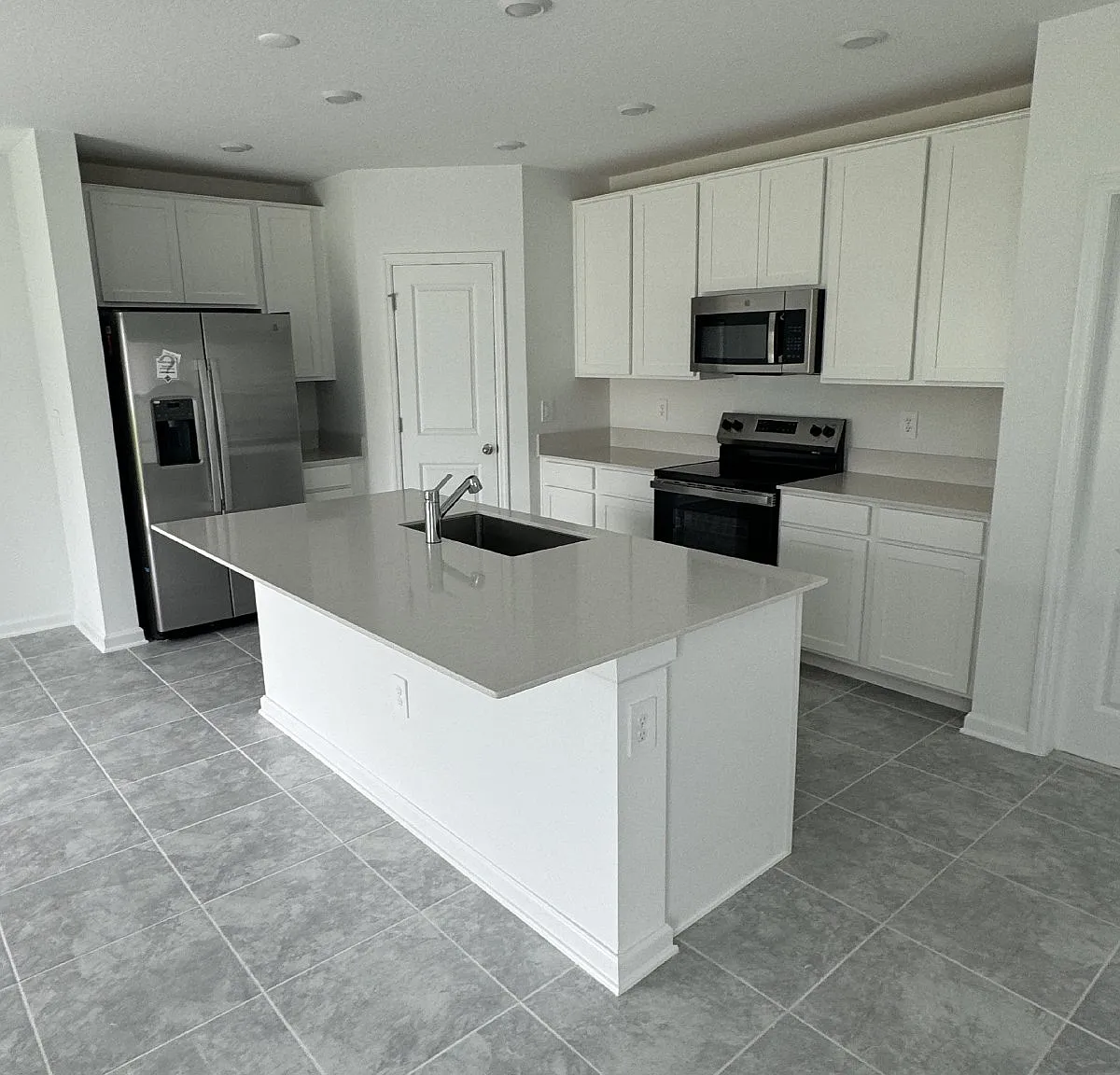 4 bed, 2.5 bath, 1879 sqft, $2,250 — Photo 2