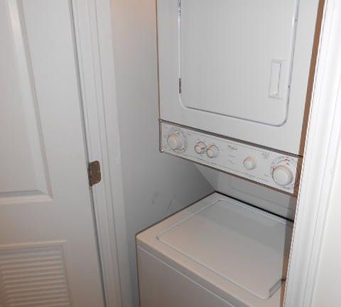 5th image of 855 W Cornelia Ave #4V