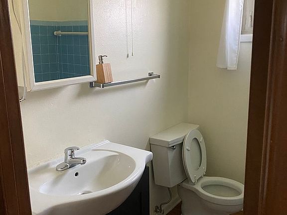5th image of 1403 Rosemary Ln #C
