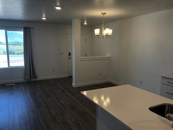 2nd image of 224 N Mine Ct