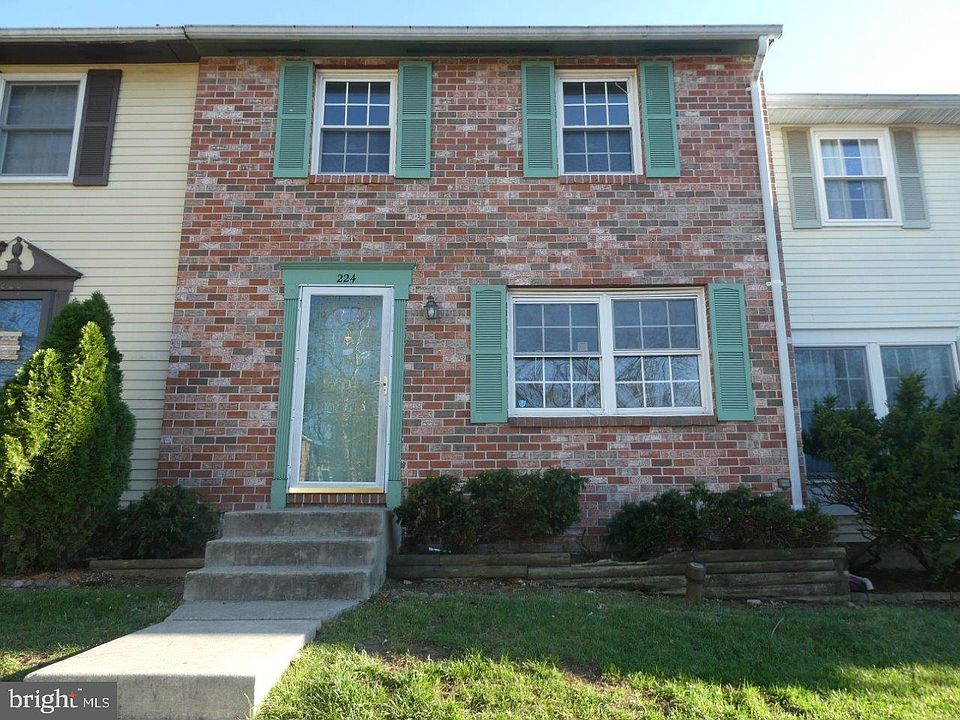 1st image of 224 Chalet Cir W
