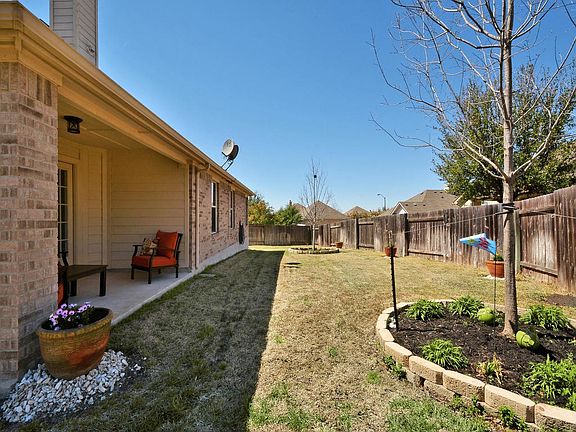 5th image of 1104 Flintwood Ct