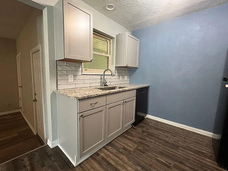 6407 NW Euclid Ave — Photo 4