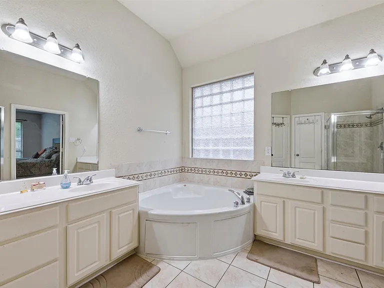 3331 Lost Maple Forest Ct — Photo 27