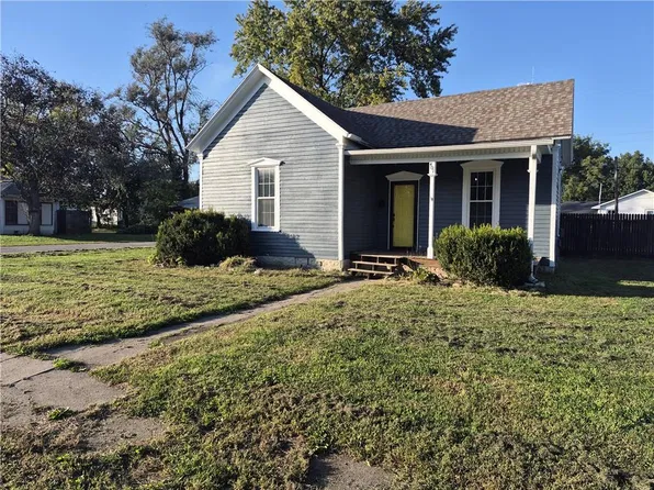 401 E 3rd St, Norborne, MO 64668