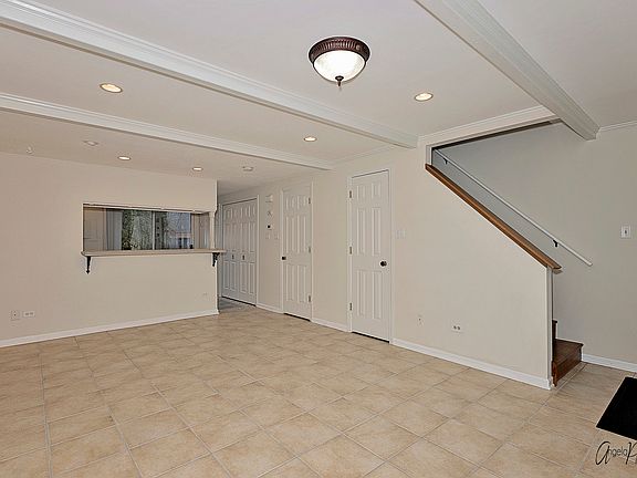 5th image of 1985 Westview Ln