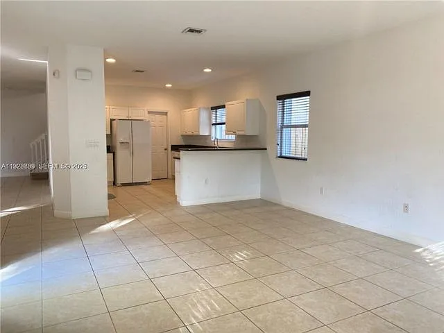 3616 NE 3rd Ct — Photo 6