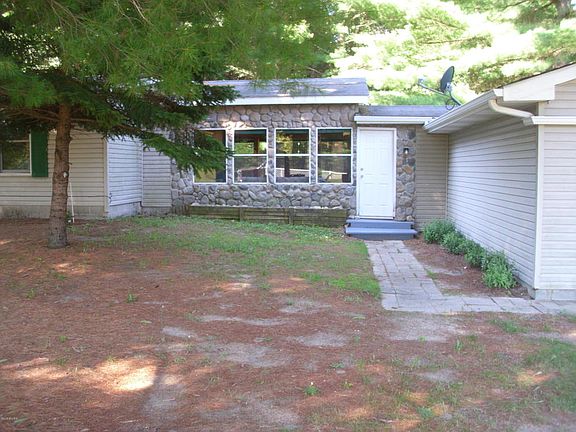 3rd image of 5770 W 88th St
