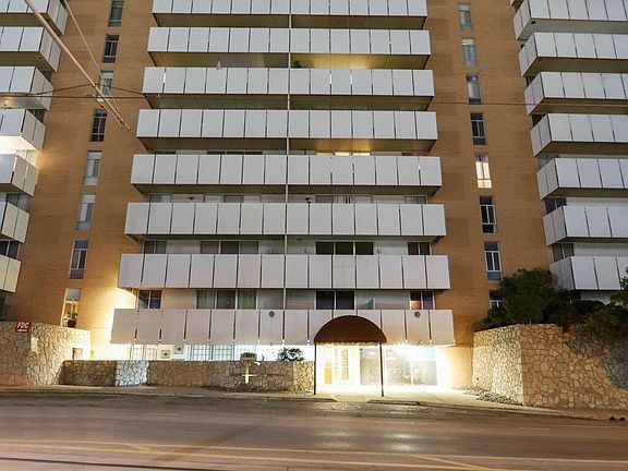 4th image of 1800 N Stanton St APT 401