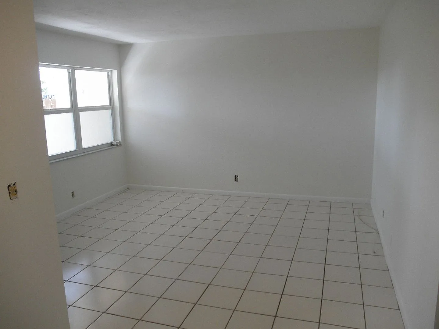 817 South Federal Highway — Photo 4