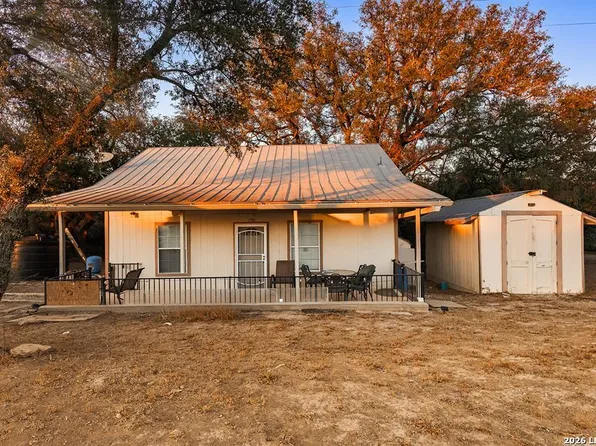 1590 Curtis Bourn Road, Crystal City, TX 78839