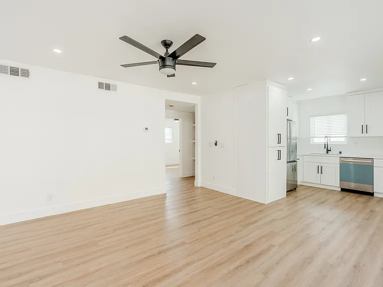 5919 Woodruff Ave #2-3-4 — Photo 3
