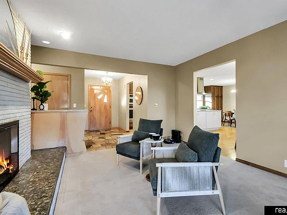 4th image of 3715 S 49th St