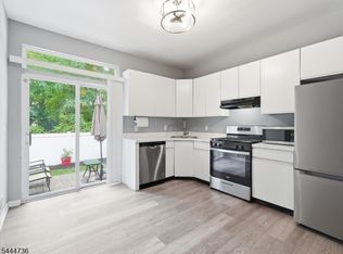 4 Derby St, East Orange City, NJ 07018