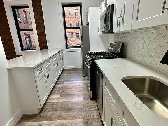 3rd image of 250 Crown St #2