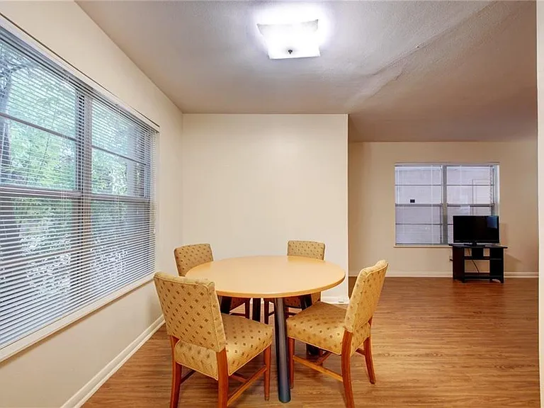 607 Bellevue Pl #B — Photo 11