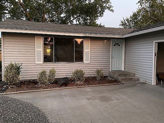 3rd image of 8025 W Deschutes Ave