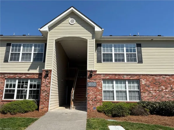 1880 Crest Hollow Dr APT 204, Winston Salem, NC 27127