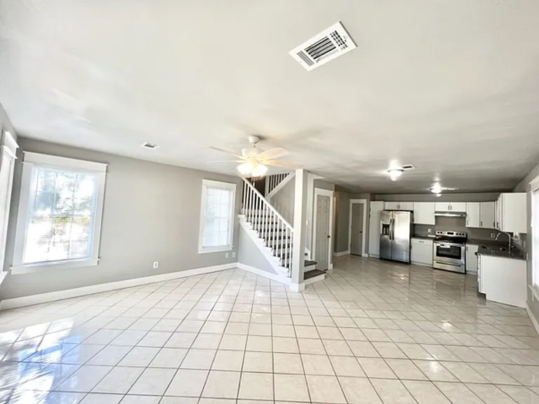 140 Hickory Loop Dr — Photo 4