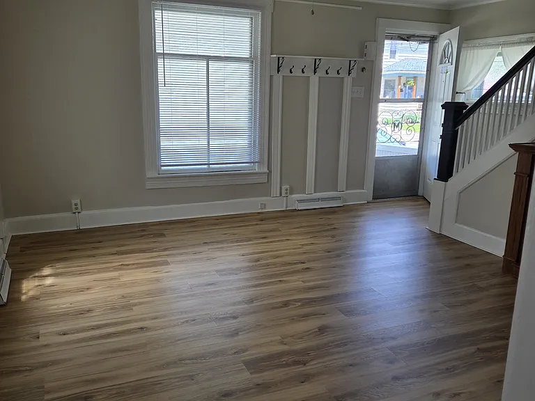 213 Glaser St — Photo 2