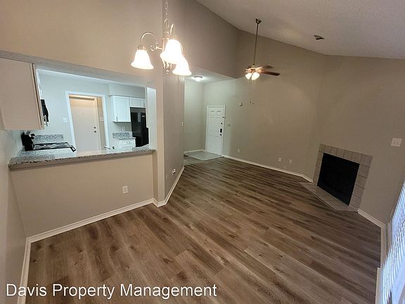 5th image of 3917 Dover Dr