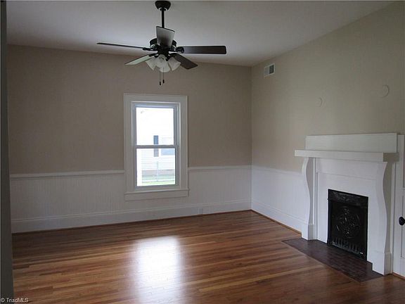 4th image of 322 Caswell St