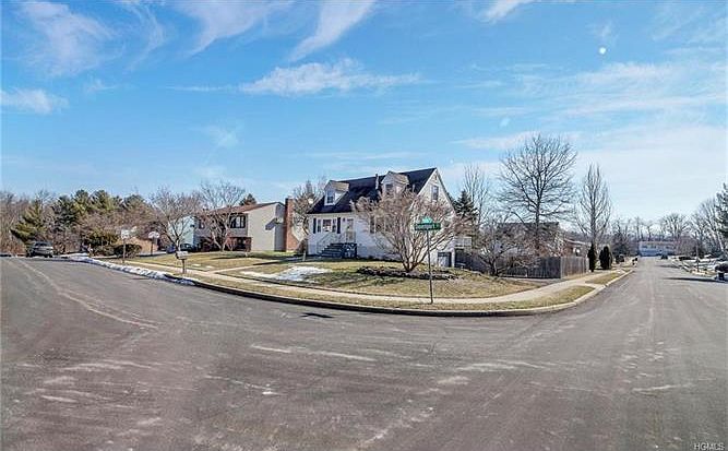 2nd image of 1 Davenport Ct