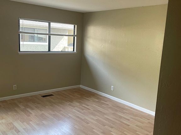 4th image of 1161 Cherryview Ln