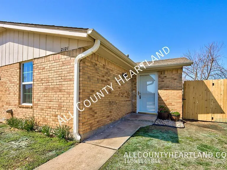 2121 Meench Dr — Photo 2