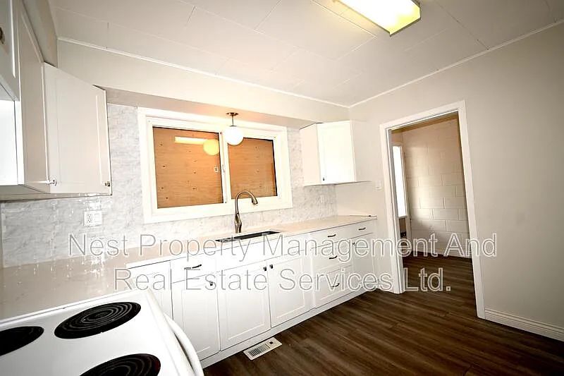 3 bed, 1.5 bath, $1,795 — Photo 2