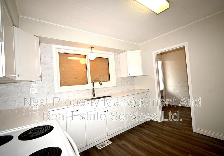 594 Central St E #1 — Photo 2