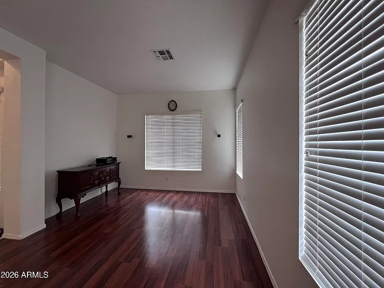 218 E Sunburst Ln — Photo 6