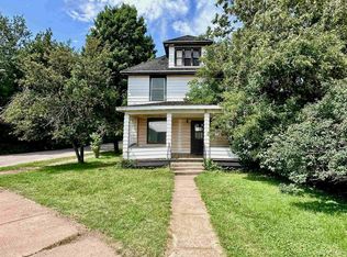 320 W Canda St, Ishpeming, MI 49849