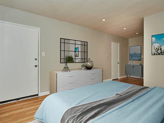 4th image of 925 N Curson Ave #4-1/2