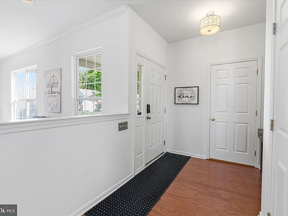 5th image of 21 N Danbury Cir