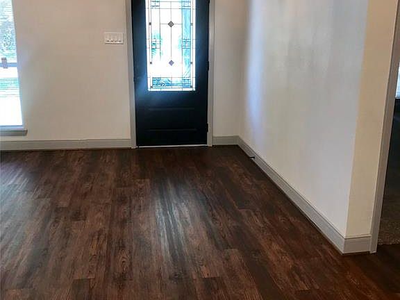 3rd image of 302 Biscayne Blvd