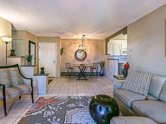 3rd image of 159 Calle Ojo Feliz Unit K