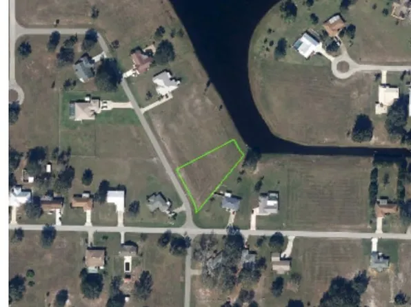 300 Arrowhead Dr, Sebring, FL 33876
