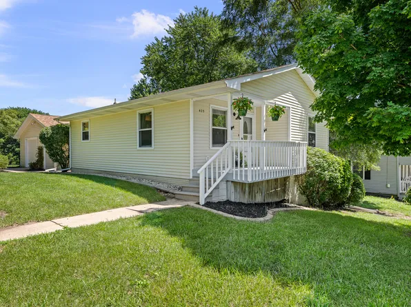 425 Wisconsin St, Leclaire, IA 52753