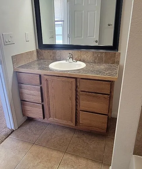 1515 S Abilene Ave — Photo 31