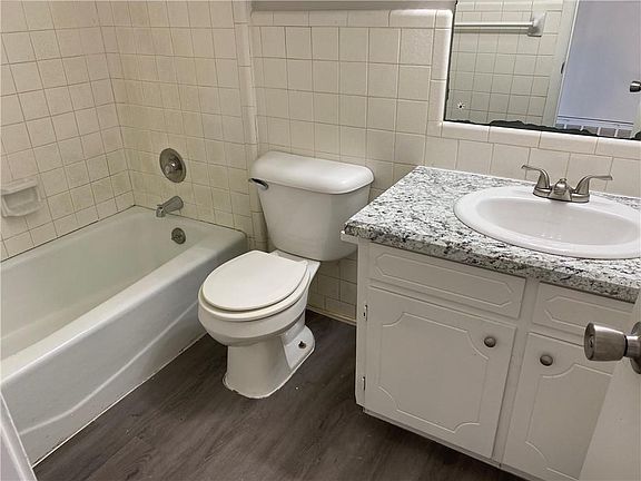 4th image of 1053 Linde St #1063