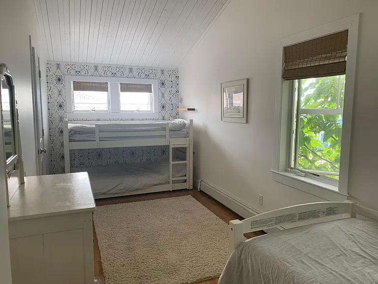 81 Northern Blvd — Photo 7