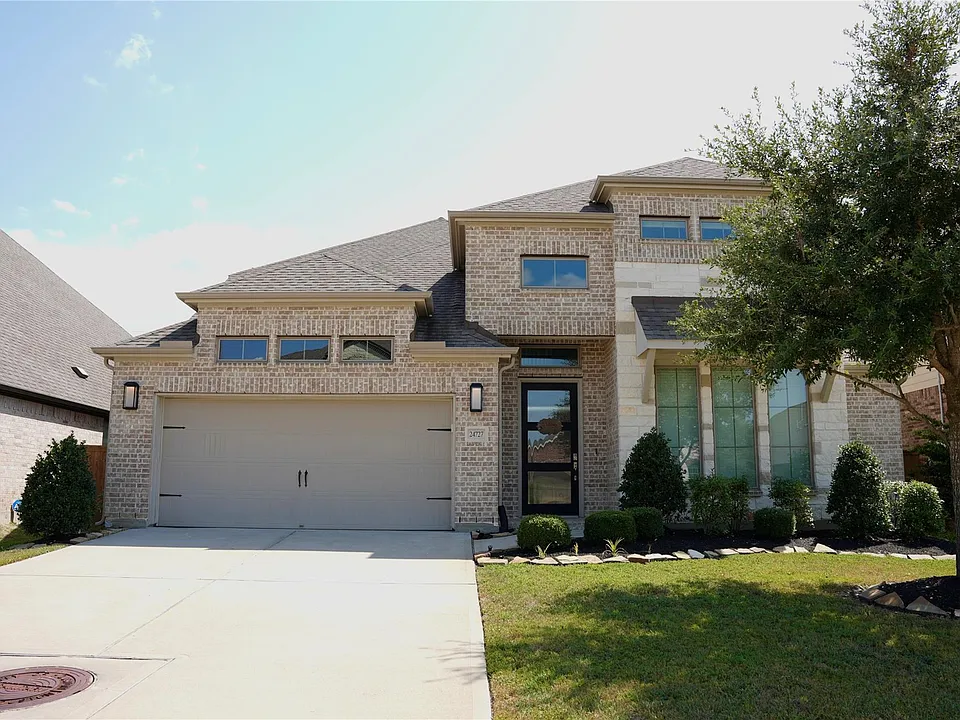 24727 Tanoureen Dr