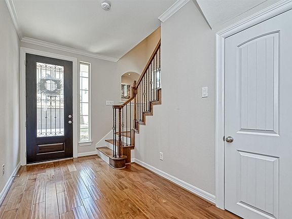 3rd image of 12261 Oxford Crescent Cir