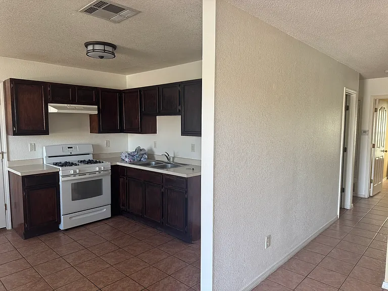 2212 Tierra Bonita Way — Photo 2