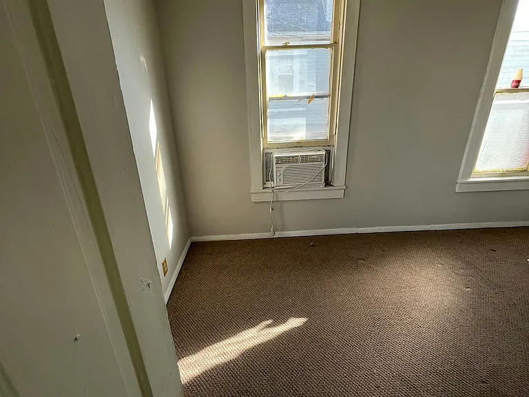 109 E Jackson St — Photo 8