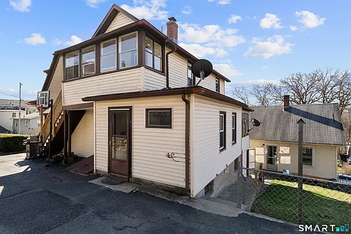 48 Anderson St Photo 1
