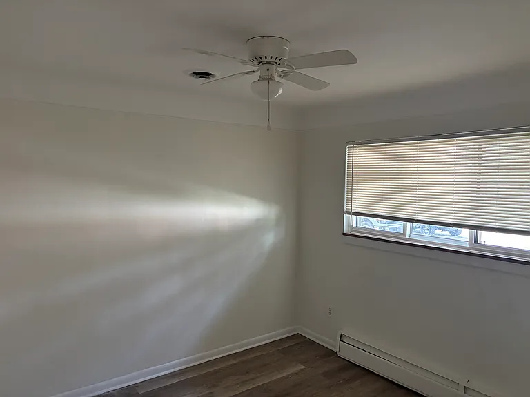 390 W Marshall St #390 — Photo 7