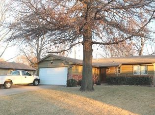 1222 N Sunset Ct, Mulvane, KS 67110